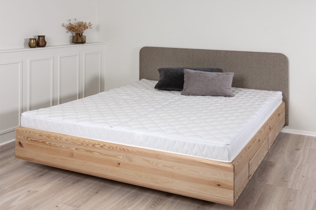 Einbau Wasserbett, in Zirbenbettgestell