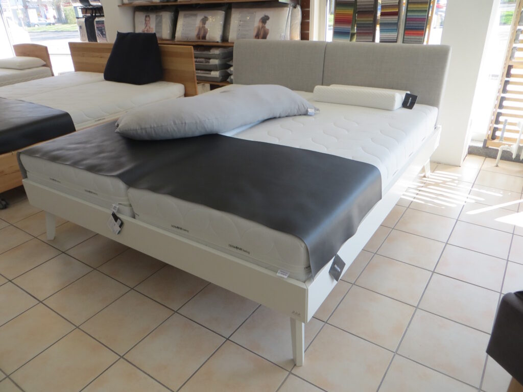 Ausstellungsbett